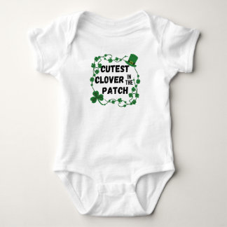 Niedliche Klee am Pflaster St. Patrick's Day Baby Strampler
