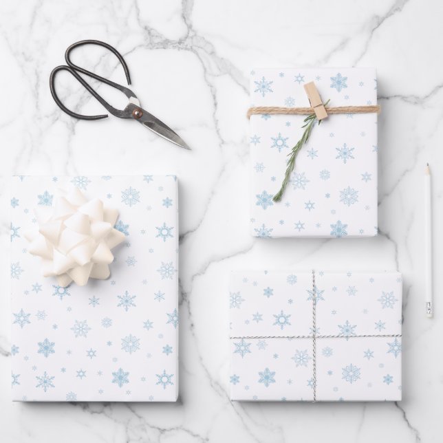 Niedliche kleine blaue Schneeflocken Geschenkpapier Set (Vorderseite)