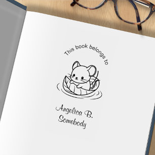Niedliche kleine Maus schweben auf einem leaf-Buch Gummistempel