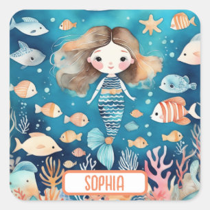Niedliche kleine Meerjungfrau mit Korallenfisch Quadratischer Aufkleber