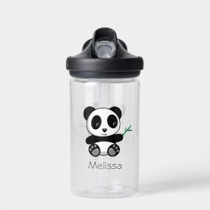 Niedliche kleine Panda mit einem Bambushecker Trinkflasche