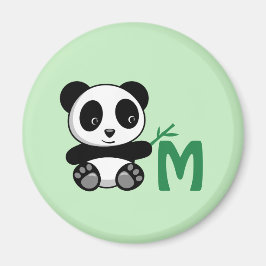 Niedliche kleine Panda mit einem Bambusklebemonogr Magnet