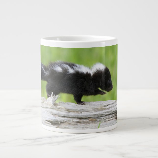 Niedliche Kleintiere | Baby Skunk Jumbo-Tasse (Vorderseite)