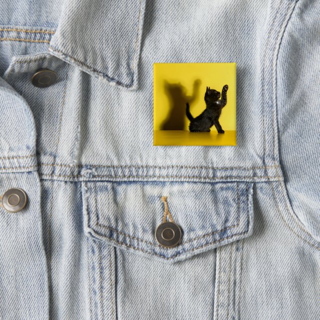 Niedliche Kleintiere | Black Cat Playing Button (Beispiel)