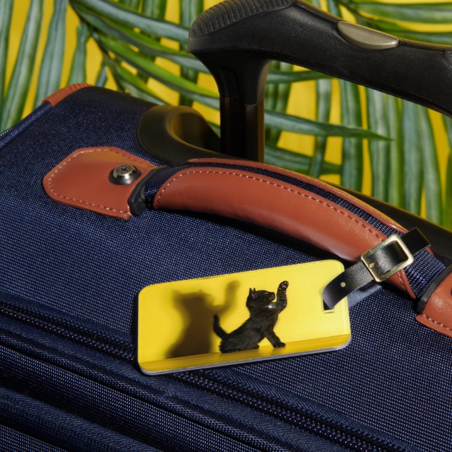 Niedliche Kleintiere | Black Cat Playing Gepäckanhänger (Vorderseite Insitu 3)