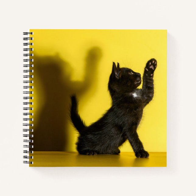 Niedliche Kleintiere | Black Cat Playing Notizbuch (Vorderseite)