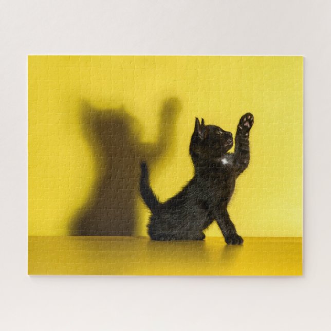 Niedliche Kleintiere | Black Cat Playing Puzzle (Horizontal)