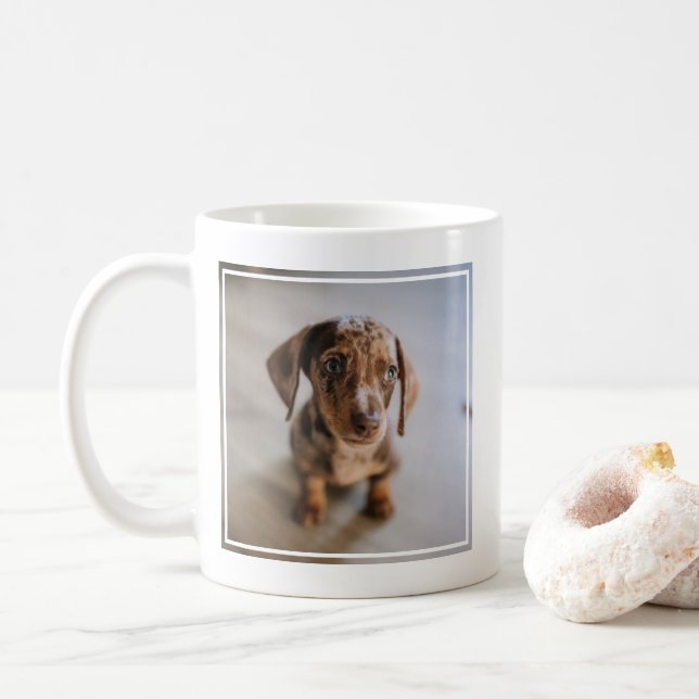 Niedliche Kleintiere | Braune Dackel Welpe Kaffeetasse (Mit Donut)