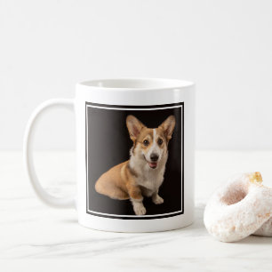 Niedliche Kleintiere   Corgi-Portrait auf Schwarz Kaffeetasse