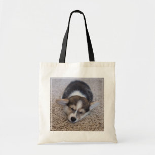 Niedliche Kleintiere   Corgi Puppy auf Shag Rug Tragetasche