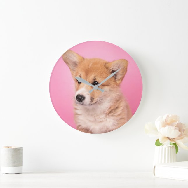 Niedliche Kleintiere | Corgi Puppy in Pink Große Wanduhr (Zuhause)