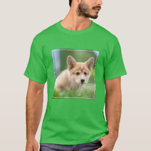 Niedliche Kleintiere Corgi Welpe im Garten T-Shirt