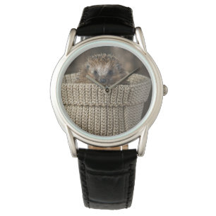 Niedliche Kleintiere   Igel in einem Korb Armbanduhr