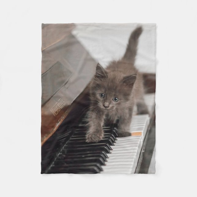 Niedliche Kleintiere | Kitten auf Piano Fleecedecke (Vorderseite)