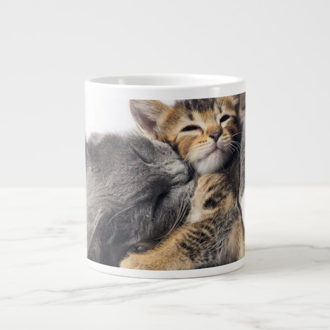 Niedliche Kleintiere | Niedlich Kitten Hug Jumbo-Tasse (Vorderseite)