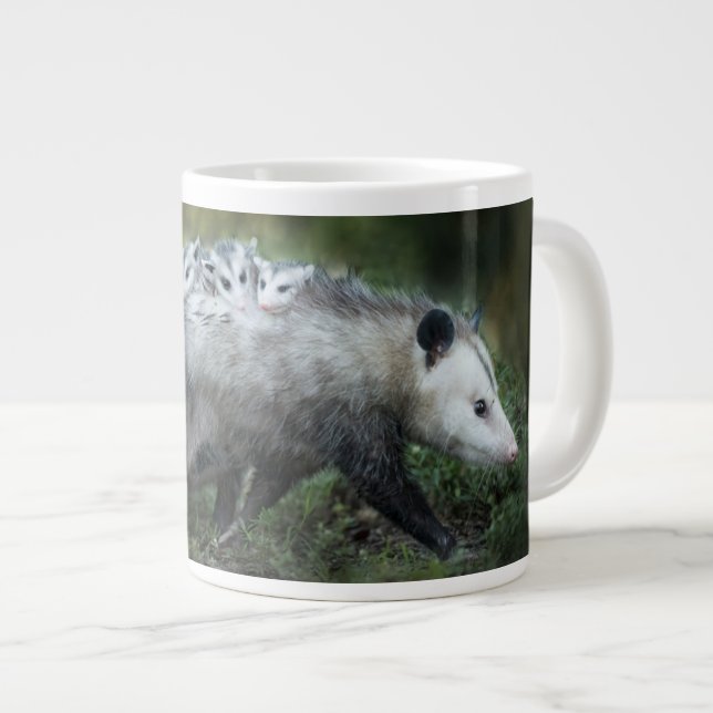 Niedliche Kleintiere | Opossum-Mama und Kinder Jumbo-Tasse (Vorderseite Rechts)