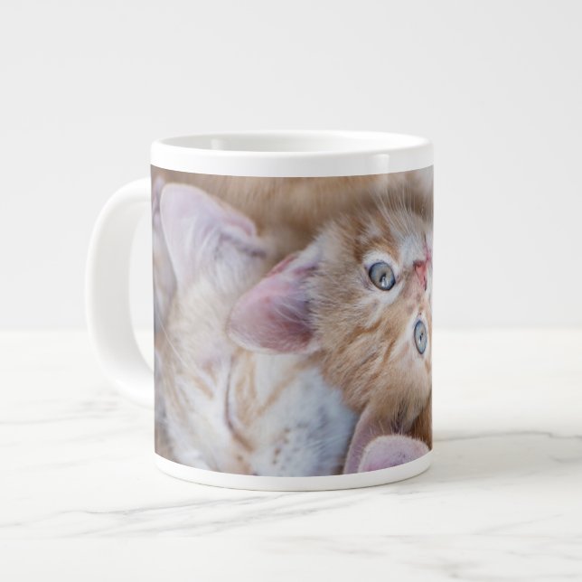 Niedliche Kleintiere | Orange Kitten Pile Jumbo-Tasse (Vorderseite Links)