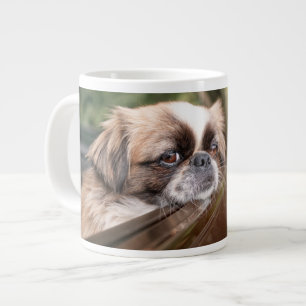 Niedliche Kleintiere   Pekingese Welpe im Auto Jumbo-Tasse