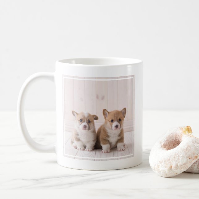 Niedliche Kleintiere | Zwei Baby Corgis sitzen Kaffeetasse (Mit Donut)