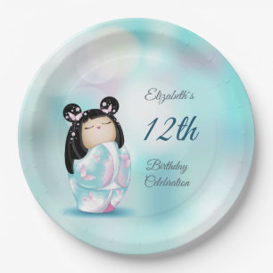 Niedliche Kokeshi Doll Geburtstag eines Mädchens Pappteller