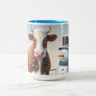Niedliche Kuh & Schneemann im Winterfeld Zweifarbige Tasse