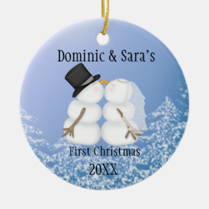 Niedliche küssende Snowman-erste Keramikornament