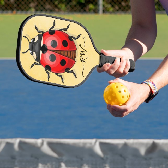 Niedliche Ladybug-Grafik mit Initialen Pickleball Schläger (InSitu)