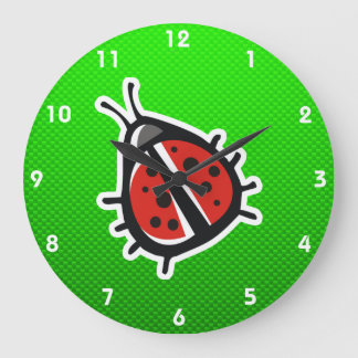 Niedliche Ladybug; grün Große Wanduhr
