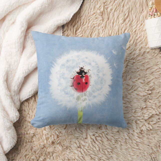 Niedliche Ladybug über die Kronleuchte Kissen (Decke)