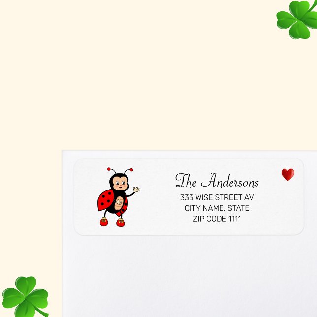 Niedliche Ladybug und Herz auf Weiß (Von Creator hochgeladen)