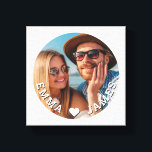 Niedliche Liebe Herz Foto Paare Personalisierte Na Leinwanddruck<br><div class="desc">Niedliche Liebe Heart Foto Paare Personalisierte Namen Leinwand Kunst zeigt Ihr Lieblings-Foto mit einem Liebe Herz und personalisiert mit Ihren Namen in modernen weißen Schriften. Personalisieren Sie diese, indem Sie den Text in dem dafür vorgesehenen Textfeld bearbeiten und ein eigenes Bild hinzufügen. Perfekte Geschenke für Paare, Freund, Freundin, Ehemann, Ehefrau,...</div>