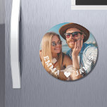 Niedliche Liebe Herz Foto Paare Personalisierte Na Magnet<br><div class="desc">Niedliche Liebe Heart Foto Paare Personalisierte Names Magnete verfügt über Ihr Lieblings-Foto mit einem Liebe Herz und personalisiert mit Ihren Namen in modernen weißen Skripten. Personalisieren Sie diese, indem Sie den Text in dem dafür vorgesehenen Textfeld bearbeiten und ein eigenes Bild hinzufügen. Perfekte Geschenke für Paare, Freundinnen, Ehefrau, Liebste und...</div>