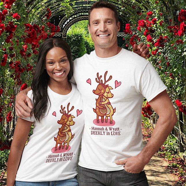 Niedliche Liebe Valentinstag Hirsch Couple Custom  T-Shirt (Von Creator hochgeladen)