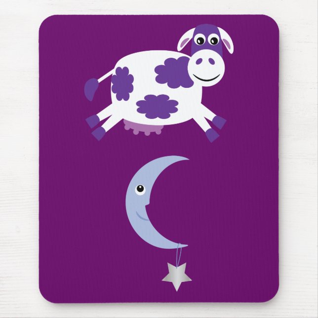 Niedliche lila Kuh, die über den Mond springt Mousepad (Vorne)