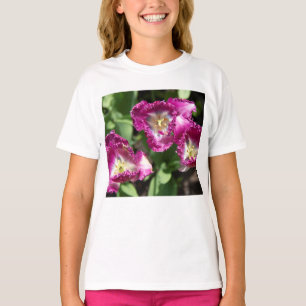 Niedliche lila Tulpen im Garten T-Shirt