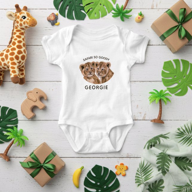 Niedliche Lion Cub Twins Custom Baby Bodysuit Baby Strampler (Safari So Goody! Cute lion cub baby bodysuit with space for your name)