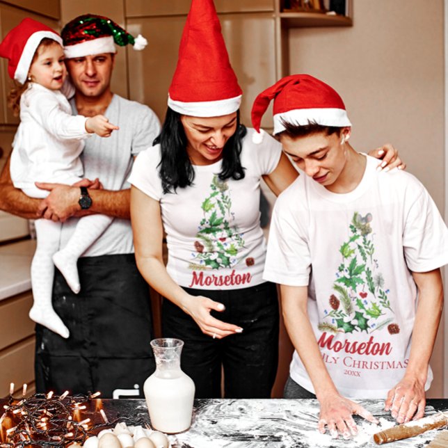 Niedliche Maus in Tree Berries Blätter Familiennam T-Shirt (Von Creator hochgeladen)