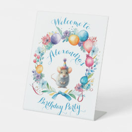 Niedliche Maus mit Party-Hut Sockelschild