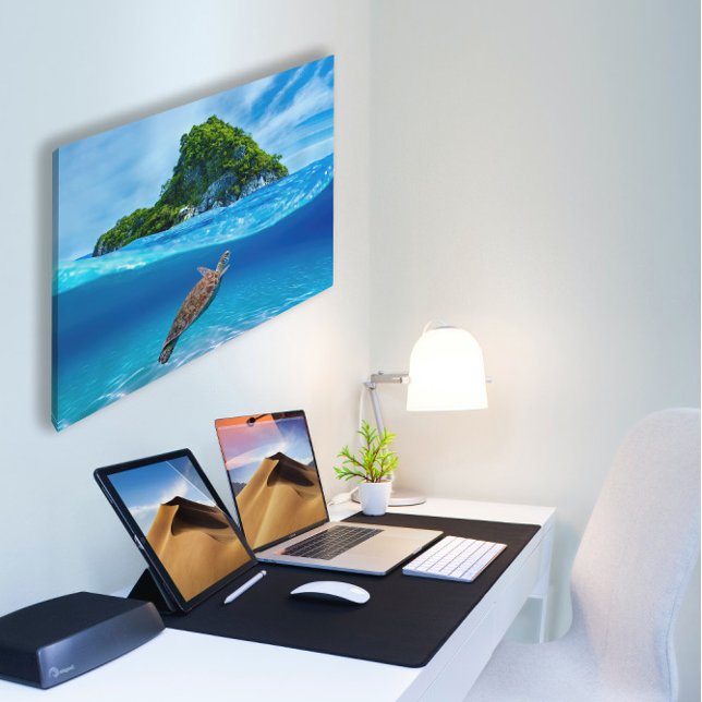 Niedliche Meeresschildkröte vor einer tropischen I Leinwanddruck (Von Creator hochgeladen)