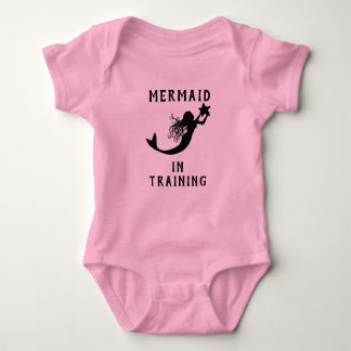 Niedliche Meerjungfrau im Training Baby Strampler
