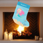 Niedliche Mermaid Beach House Kids Kleiner Weihnachtsstrumpf<br><div class="desc">Ein niedlicher Meerjungfrau Weihnachten Strumpf für ein hübsches kleines Mädchen,  das im Sommer mit Meerjungfrauen schwimmen Lieben. Die Meerjungfrau ist hübsch mit rosa Haarbaild und schwimmt um die schönen Muscheln im Ozean. Ein cooles Kindergeschenk für einen Strandliebhaber.</div>