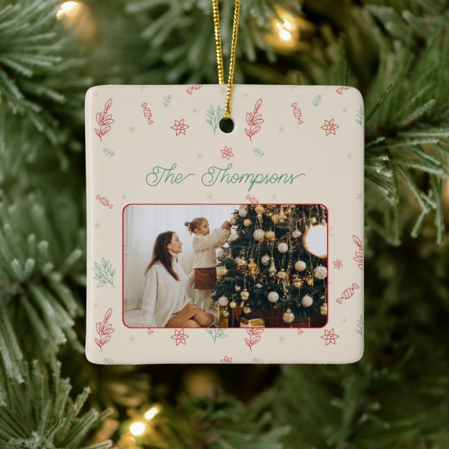 Niedliche Minimale Weihnachtselemente Ein Foto Keramikornament (Baum)