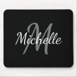 Niedliche, moderne Schwarzweiß-Monogramm Mousepad<br><div class="desc">Niedliches Design mit modernem und beruflichem schwarzem Hintergrund und einem einfachen, weißen Monogramm-Initial und Vorname</div>