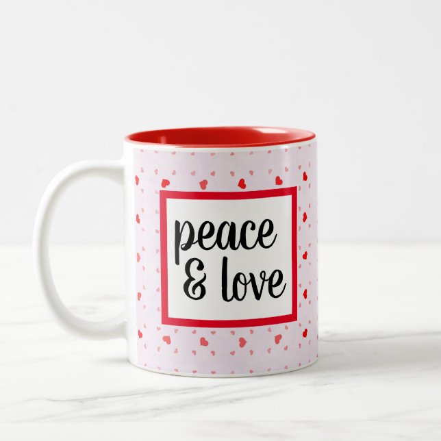 Niedliche moderne Typografie - Frieden und Liebe Zweifarbige Tasse (Links)