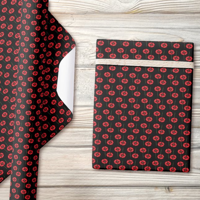 Niedliche Mohnblumen Blume Rotes und Schwarzes Wra Geschenkpapier (Cute poppies on this wrapping paper just for you)