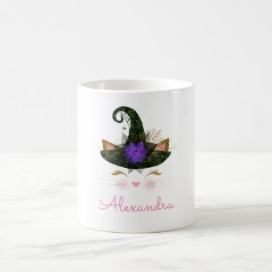 Niedliche Monogramm-Halloweenkitty-Hexe Kaffeetasse
