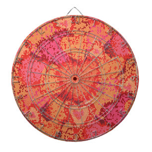 Niedliche Mosaikherzen im Hintergrund Dartscheibe