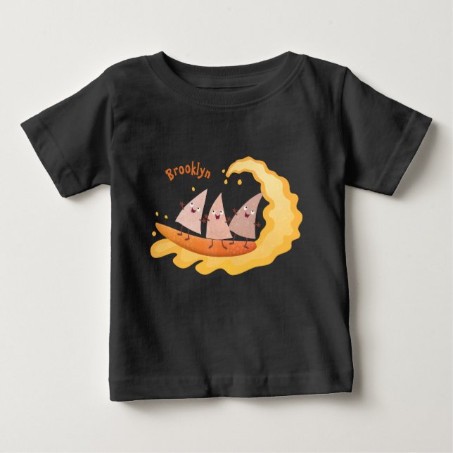 Niedliche nachos-Maischips beim Surfen Cartoon Baby T-shirt (Vorderseite)