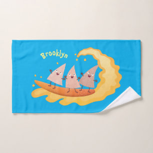 Niedliche nachos-Maischips beim Surfen Cartoon Badhandtuch Set