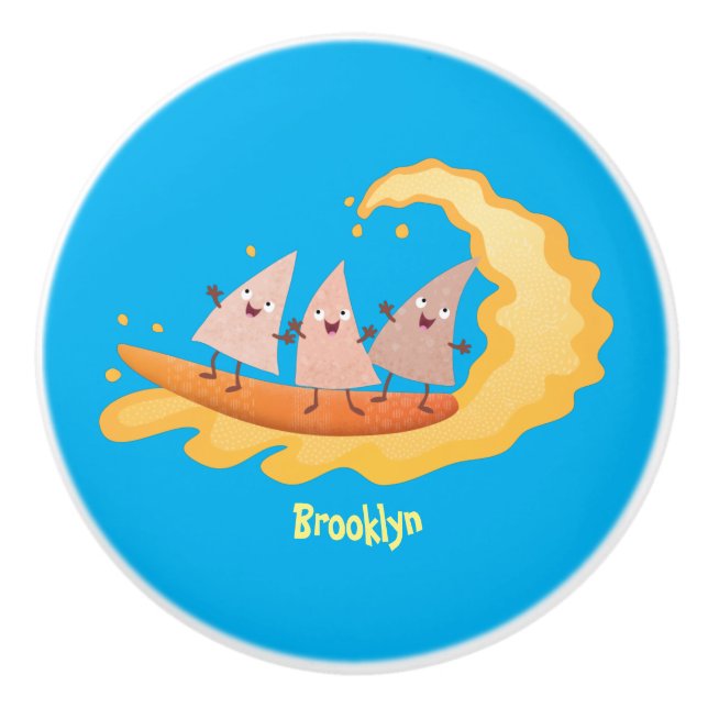 Niedliche nachos-Maischips beim Surfen Cartoon Keramikknauf (Vorderseite)